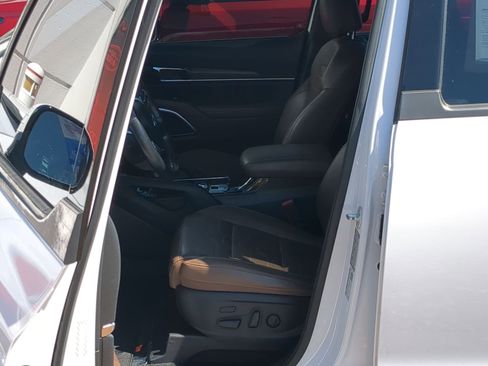 Used 2021 Kia Telluride SX w/ SX Prestige Package image 11