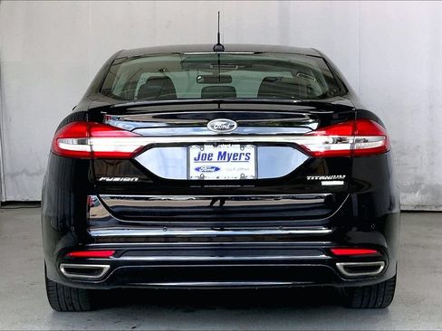 Used 2018 Ford Fusion Titanium FWD image 4