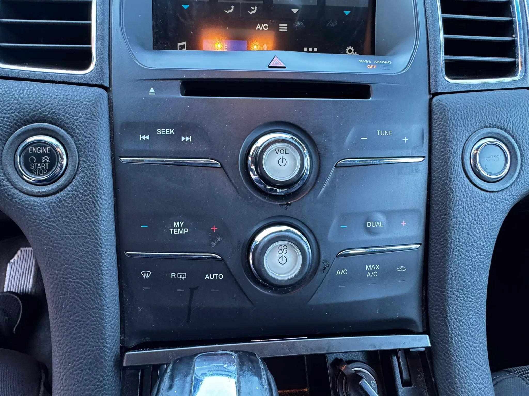 Used 2017 Ford Taurus SEL w/ Equipment Group 201A FWD image 13