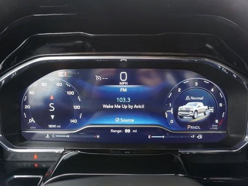 Used 2025 Chevrolet Silverado 1500 LT image 5