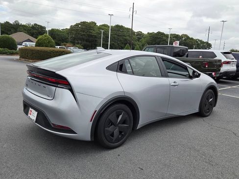 Used 2025 Toyota Prius LE FWD image 11