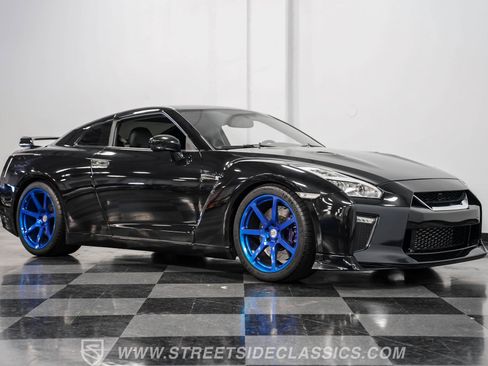 Used 2013 Nissan GT-R Premium image 15