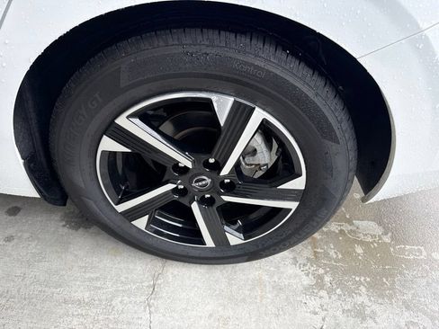 Used 2025 Nissan Sentra SV FWD image 12