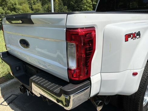Used 2019 Ford F350 XLT w/ XLT Premium Package AWD/4WD image 11