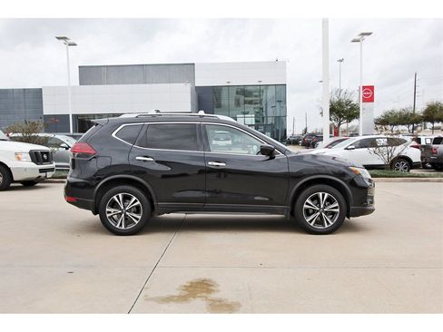 Certified 2019 Nissan Rogue SV w/ Premium Package image 7