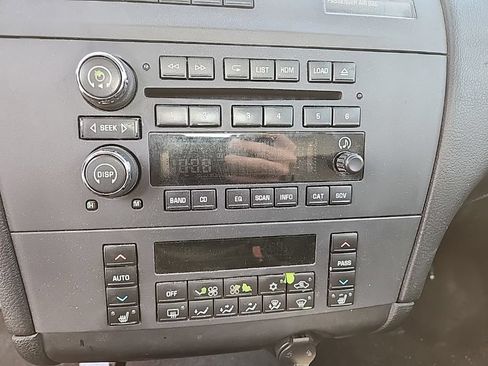 Used 2005 Buick LaCrosse CXL FWD image 11