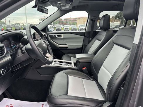 Used 2023 Ford Explorer XLT w/ Equipment Group 202A AWD/4WD image 10