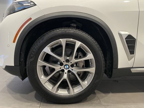 Used 2024 BMW X5 xDrive40i w/ Premium Package AWD/4WD image 7