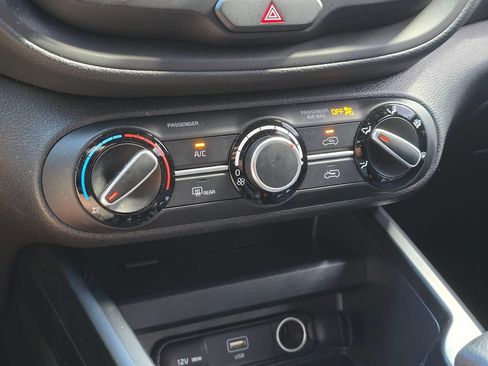 Certified 2025 Kia Soul LX FWD image 21