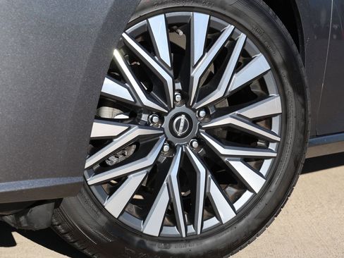 Used 2024 Nissan Altima 2.5 SV image 11