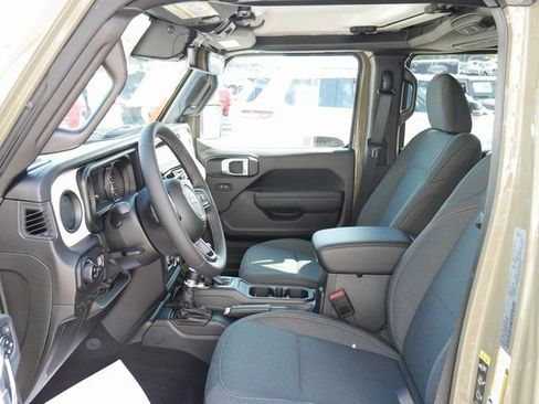 New 2025 Jeep Gladiator Sport image 2