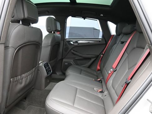 Used 2022 Porsche Macan AWD/4WD image 21
