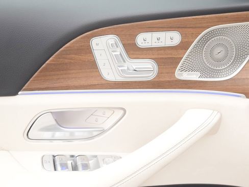 Used 2026 Mercedes-Benz GLS 450 4MATIC image 23