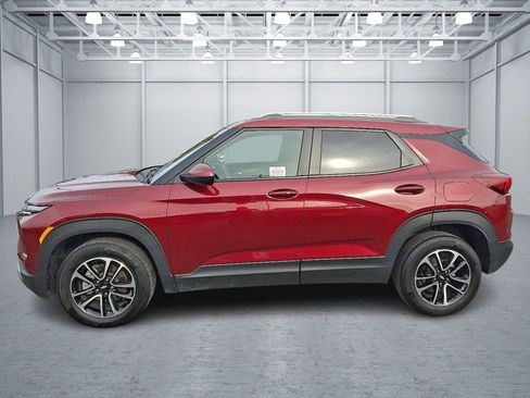 Used 2025 Chevrolet TrailBlazer LT image 2