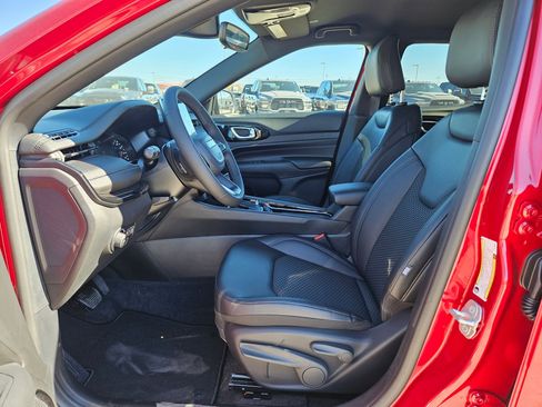 New 2026 Jeep Compass Latitude image 9