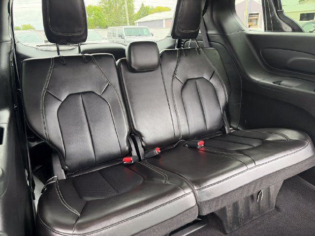 Used 2025 Chrysler Pacifica Select FWD image 40