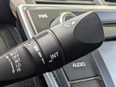 Used 2016 Toyota Camry SE image 11