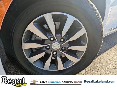 Used 2020 Chrysler Pacifica Limited w/ Advanced Safetytec Group image 32