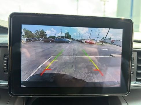 Used 2022 Ford Explorer XLT w/ Equipment Group 202A AWD/4WD image 23