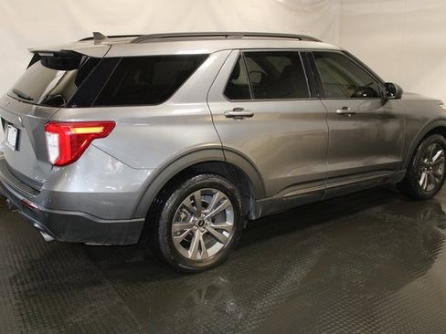 Used 2021 Ford Explorer XLT w/ Equipment Group 202A image 4