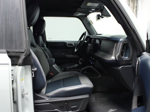 Used 2023 Ford Bronco Outer Banks AWD/4WD image 16