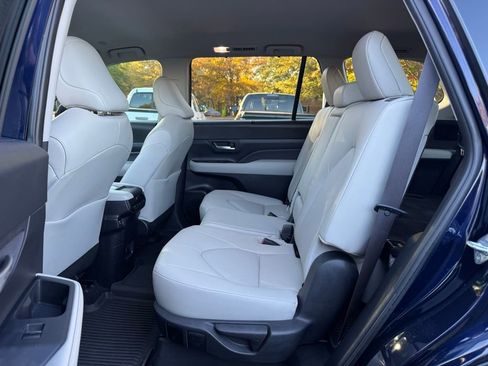 Used 2024 Toyota Grand Highlander XLE image 12
