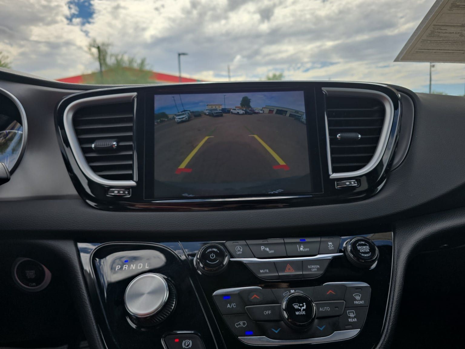 Used 2025 Chrysler Pacifica Select FWD image 21