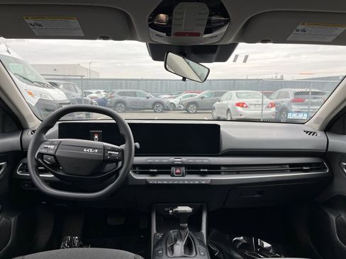 Used 2025 Kia K4 LXS image 32