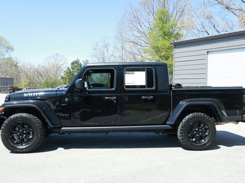 Used 2023 Jeep Gladiator Willys AWD/4WD image 10