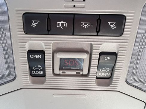 Used 2019 Toyota RAV4 XLE Premium w/ Cold Weather Package AWD/4WD image 18