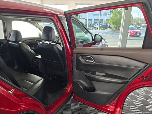 Used 2021 Nissan Rogue SV w/ Premium Package image 40