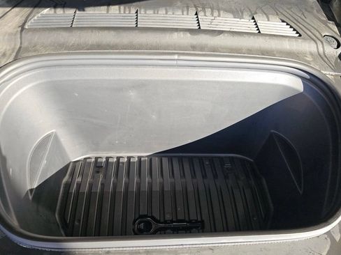 Used 2022 Tesla Model Y Long Range AWD/4WD image 4
