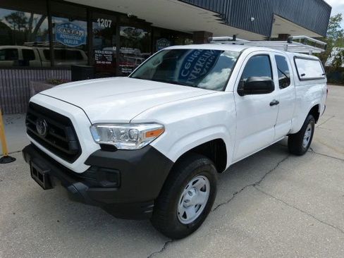 Used 2022 Toyota Tacoma SR RWD image 2