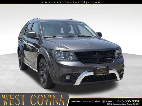 Used 2019 Dodge Journey Crossroad FWD image 2