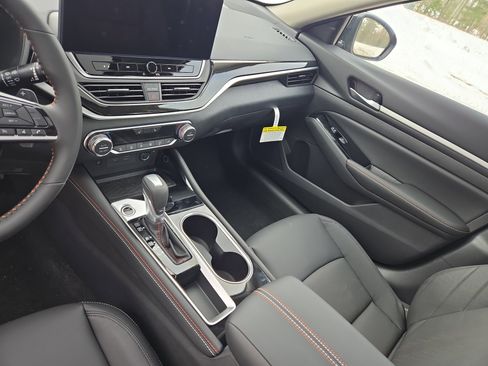 New 2025 Nissan Altima 2.5 SR w/ SR Premium Package image 19