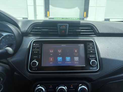 Used 2022 Nissan Versa S FWD image 17