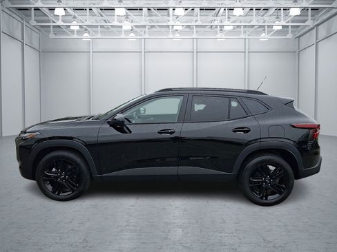 Used 2026 Chevrolet Trax ACTIV w/ Sunroof Package image 2