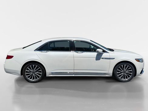 Used 2017 Lincoln Continental Select w/ Climate Package AWD/4WD image 3