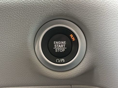 Used 2024 Chrysler Pacifica Touring-L FWD image 21