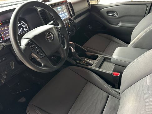 Used 2023 Nissan Frontier SV w/ Midnight Edition Package image 10