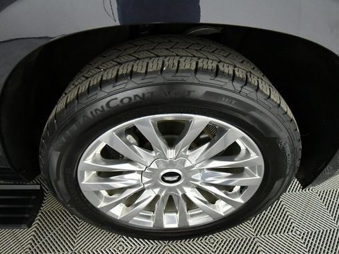 Certified 2022 Cadillac Escalade ESV Premium Luxury w/ Performance Package image 21