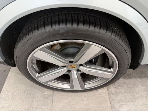 Certified 2024 Porsche Cayenne Coupe image 8