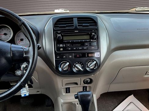 Used 2004 Toyota RAV4 4WD image 9