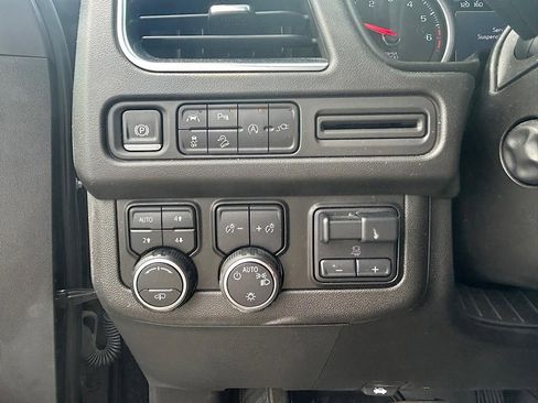 Used 2021 Chevrolet Tahoe Z71 w/ Z71 Signature Package image 15