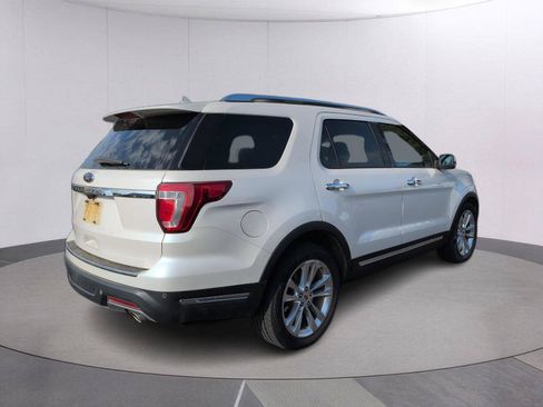 Used 2018 Ford Explorer Limited w/ Ford Safe & Smart Package FWD image 5