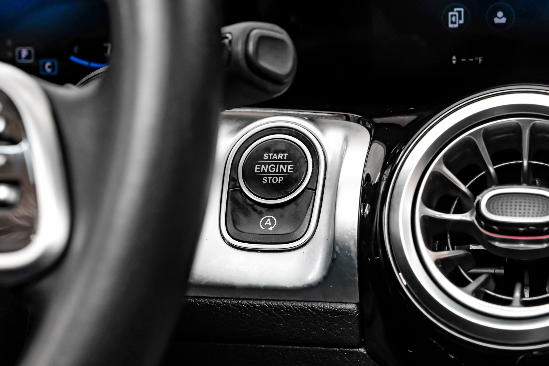Used 2023 Mercedes-Benz GLB 250 w/ Premium Package image 25