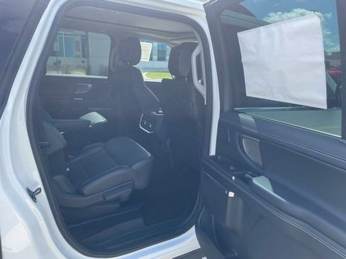 New 2026 Ford Expedition Max Platinum w/ Driver's Package AWD/4WD image 11