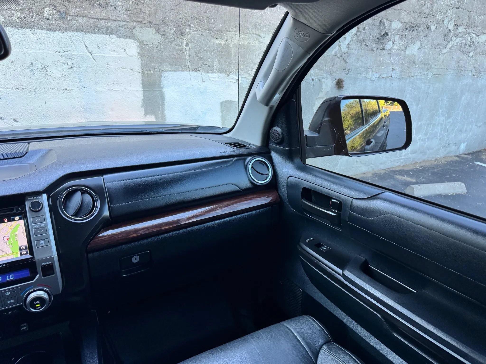 Used 2017 Toyota Tundra Limited w/ Limited Premium Package RWD image 40