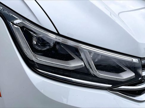 Used 2022 Volkswagen Tiguan SEL R-Line AWD/4WD image 28