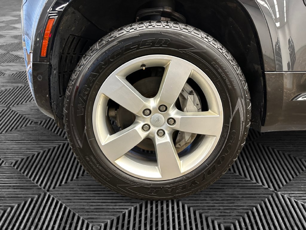 Used 2023 Land Rover Defender 130 SE AWD/4WD image 15